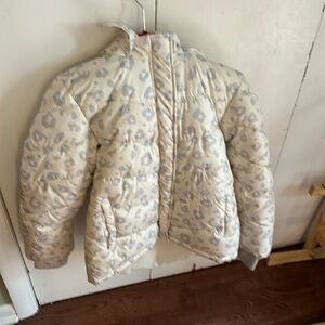 Arizona leopard jacket w hood and thumb holes it is worn
